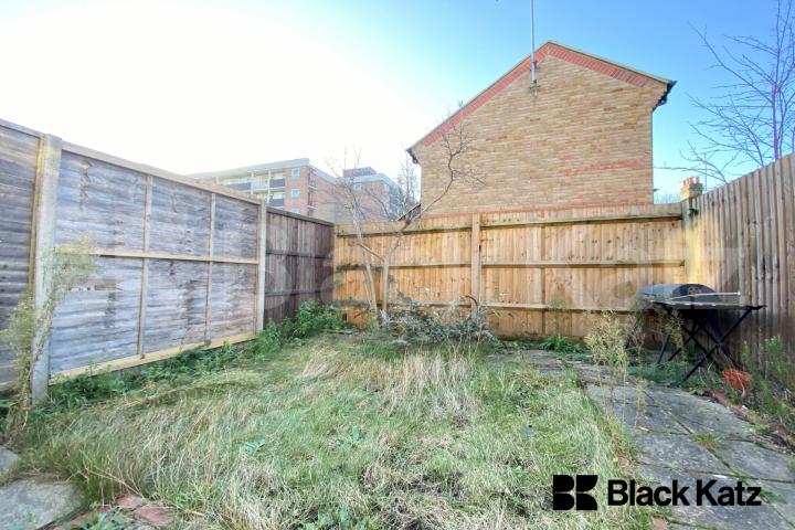 Two bedroomed house with study room, conservatory, parking & charming garden   Kinburn Street, Rotherhithe/Canada Water. 